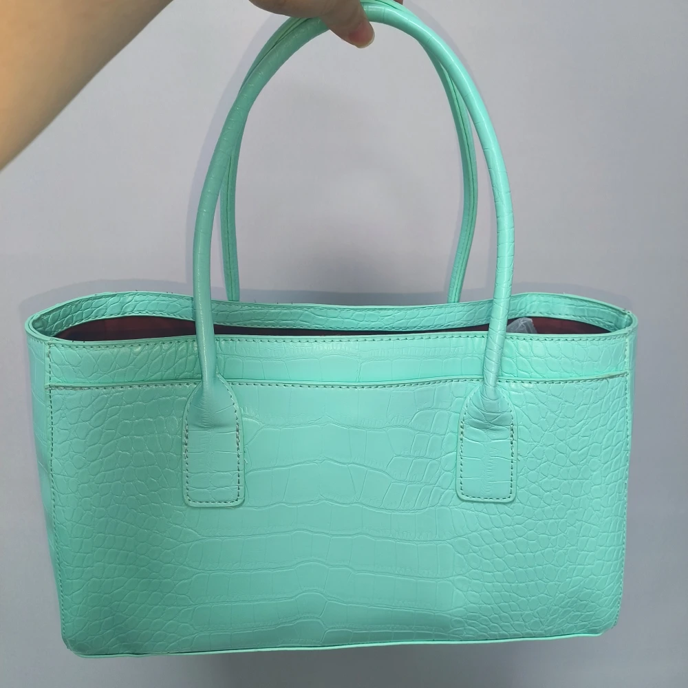 Сумка-тоут с тиснением под кро – обзор и цена Luxury Bags Coach