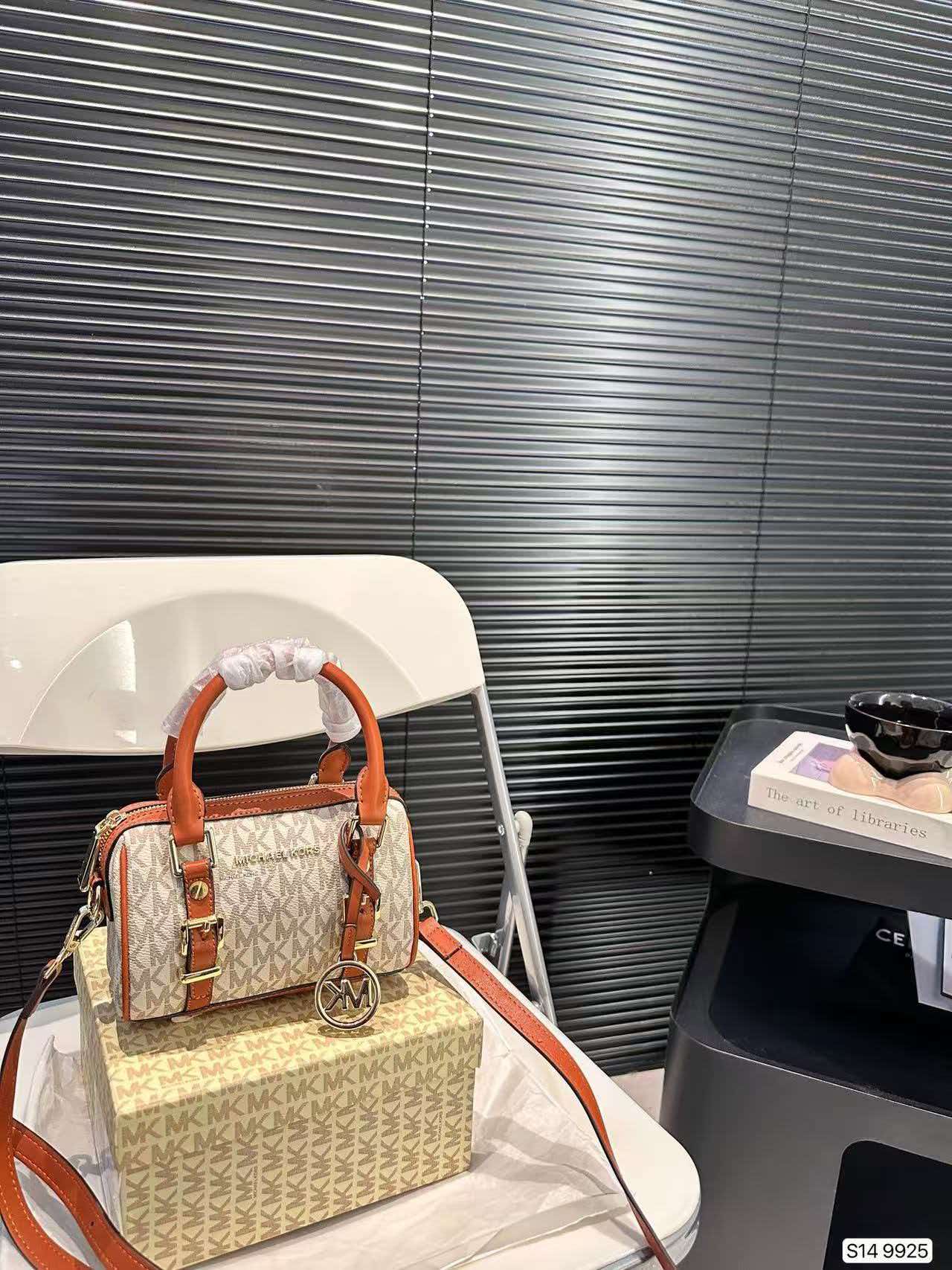 Новая женская сумка Michael Ko – обзор и цена Luxury Bags Michael Kors