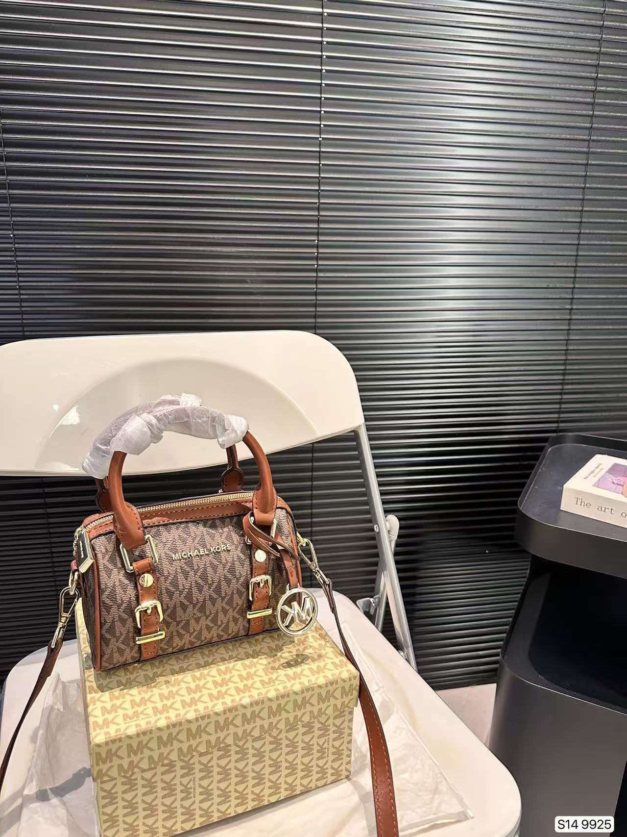 Новая женская сумка Michael Ko – обзор и цена Luxury Bags Michael Kors