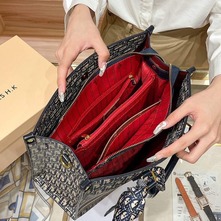 Элегантная минималистичная кож – обзор и цена Luxury Bags Sales